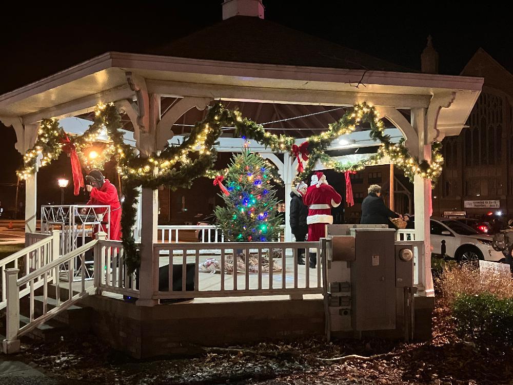 Village of Fredonia Begins Holiday Season with Miracle on Main Street