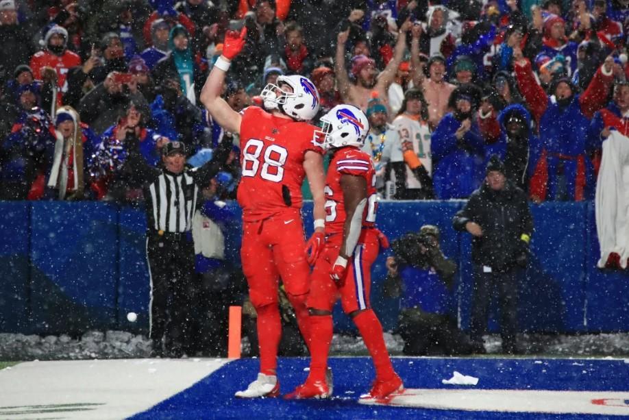 Bills clinch 4th straight playoff berth; beat Dolphins 32-29