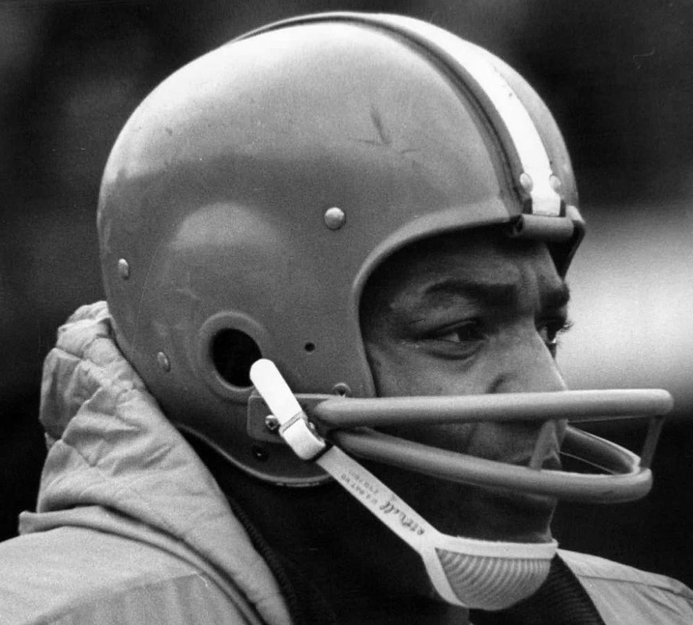 Football legend and civil rights activist Jim Brown dead at 87